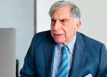 ratan-tata-education:-कितने-पढ़े-लिखे-थे-रतन-टाटा,-3800-करोड़-की-संपत्ति-के-मालिक-ने-ली-थी-कौन-सी-डिग्रियां?